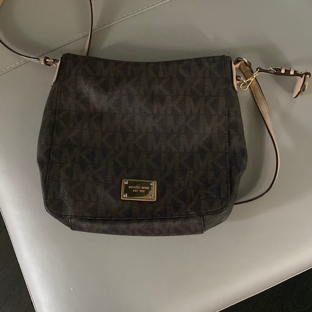 Micheal Kors crossbody